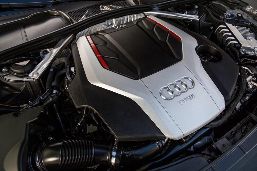 Моторный отсек Audi S5 Coupe 2017 года  (NA) (фото 10 из 62)